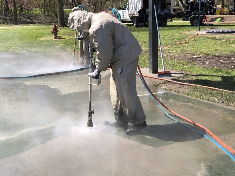 Water blasting and fence painting services in Auckland